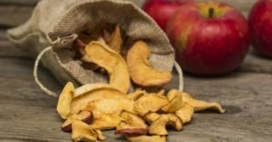 Колко полезна сушени ябълки, калории, рецепта и съхранение