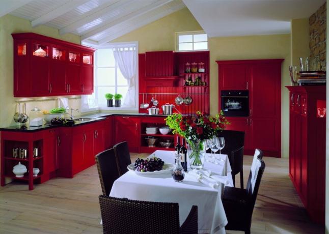 Кухня в червени цветове. Фото източник: 4studios.ru