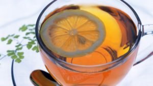 Колко полезна чай с лимон и как да варя