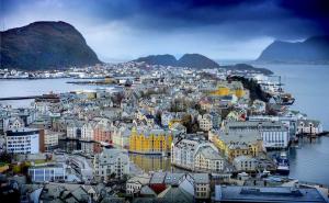 Както обикновено рибарско градче в Норвегия започна след пожара най-красивия град в страната