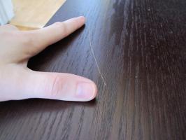 Как да се премахнат драскотини по мебелите