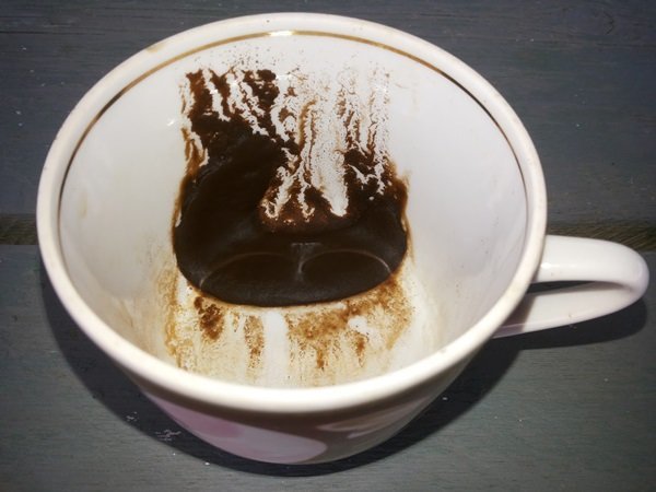 Утайка от кафе, като начин за привличане на червеи