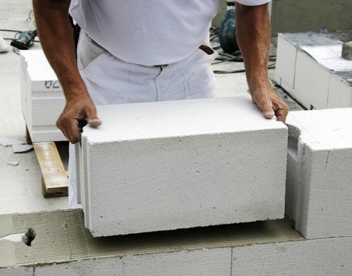 Thick шев намалява коефициентът на термично съпротивление на бетонни блокове стена е 25%, което ще доведе до увеличаване на разходите за отопление.
