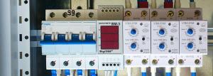 Методи за защита на домашни електрически мрежи от електрически удари, различни защитни устройства и методи за тяхното инсталиране.