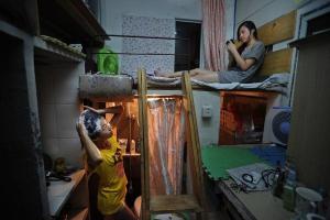 Капсула апартаменти в Китай, или как да оцелеят в една кутия под хладилника