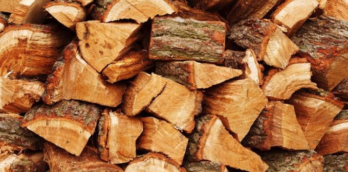 Дъбов дървен материал обикновено е по-скъпо от всички останали