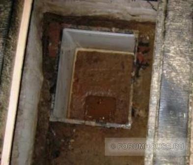 Валидиране на първия вкопана в мазето на дълбочина 60 см, една дупка с размерите на малък хладилник тялото, че някой е хвърлил в депо.