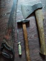 Hammer, трион, брадва, лопата, стомана: всички заедно в един инструмент