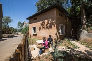 Новите технологии за изграждане на къщи: Хамелеона на почвата и тухла