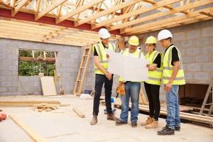 За да се построи къща себе си, наемат екип или строителна фирма?
