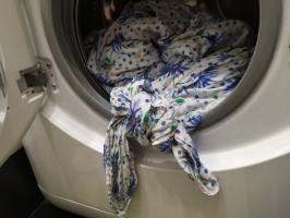 Duvet капак "яде" прането на времето за пране: най-доброто решение за решаване на проблема
