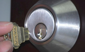Как ефективно да получите счупен ключ от ключалката на вратата?