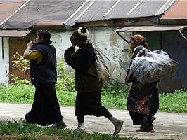 Какво всъщност цигани отиде от село на село и да поиска старите възглавници и завивки.