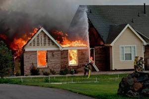 Как да защитим дома си от пожар: препоръки професионалисти