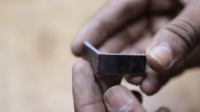 Дължината на заготовката от металната скоба, за да създадете свой собствен ръце gvazdodera