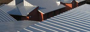 Ремонт и възстановяване на шев покрив: Често срещани проблеми и техните решения